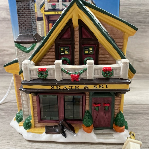 Vintage Rare Christmas Delights Handpainted Porcelain Lighted House Skate & Ski - Picture 4 of 11